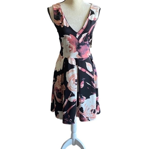 FOREVER 21-FLORAL FIT AND FLARE DRESS -SIZE 1X - Picture 1 of 12